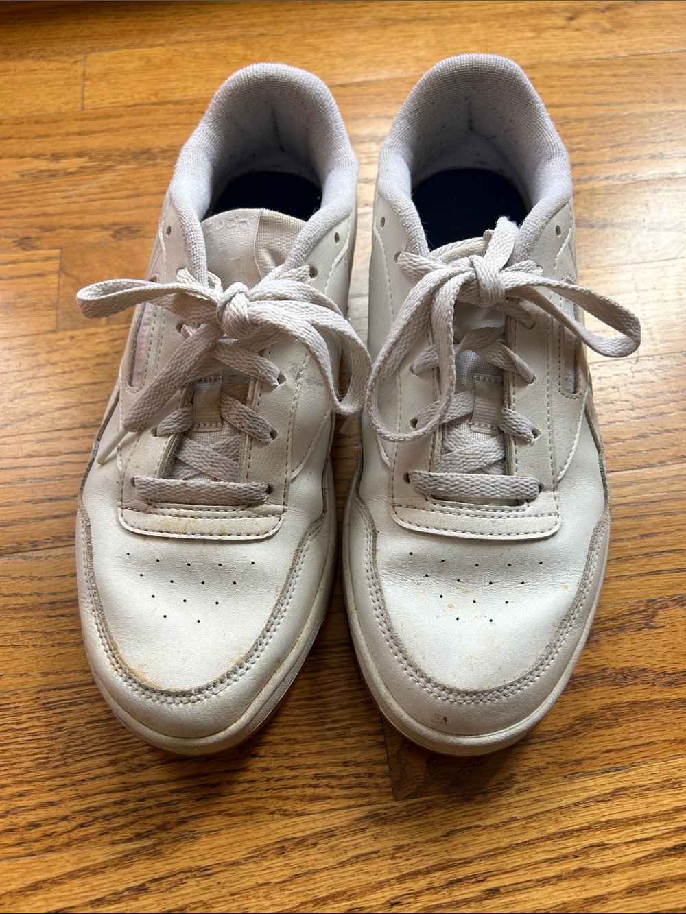 Reebok White Athletic Sneakers - Classic Everyday Comfort
